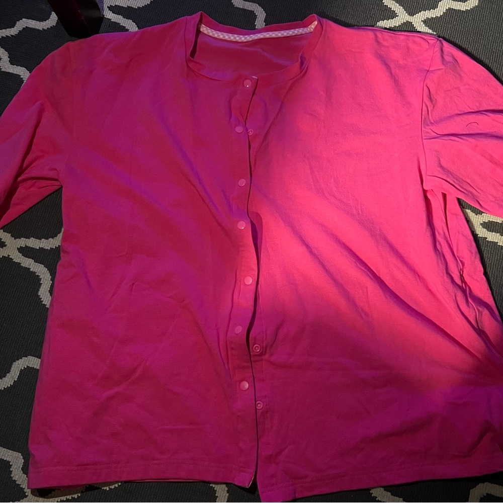 Breast reconstruction shirt with drain holders